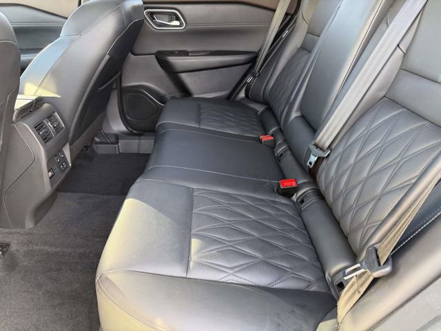 Used 2023 Nissan Rogue Platinum w/ Platinum Premium Package image 12