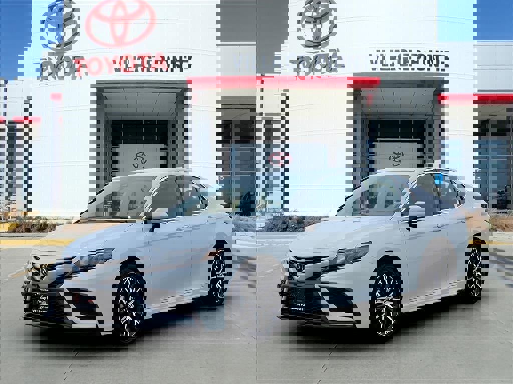 Used 2023 Toyota Camry SE image 1