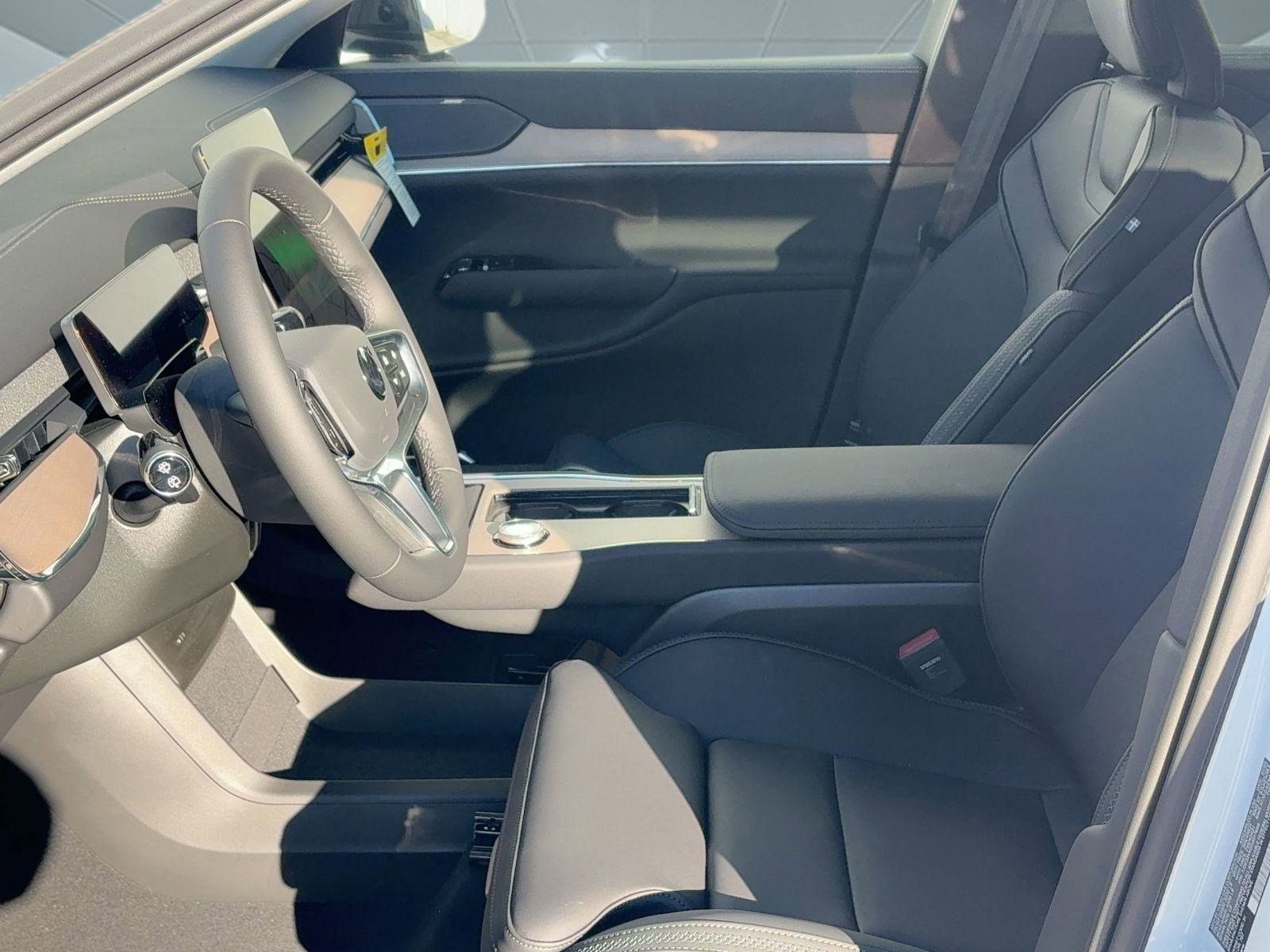 New 2025 Volvo EX90 Plus AWD/4WD image 5
