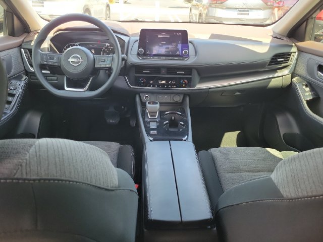 Used 2023 Nissan Rogue SV FWD image 13