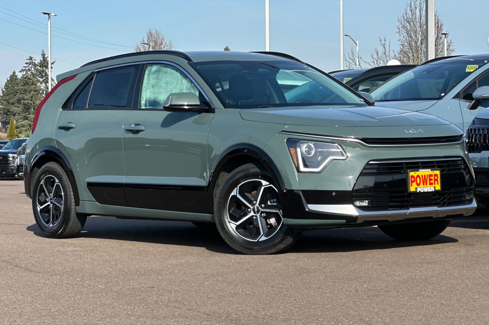 Used 2024 Kia Niro SX image 2