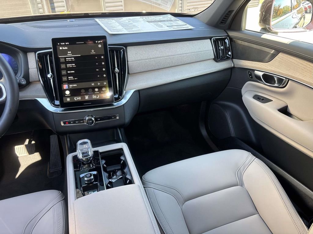 New 2026 Volvo XC90 B6 Plus w/ Protection Package Premier image 31