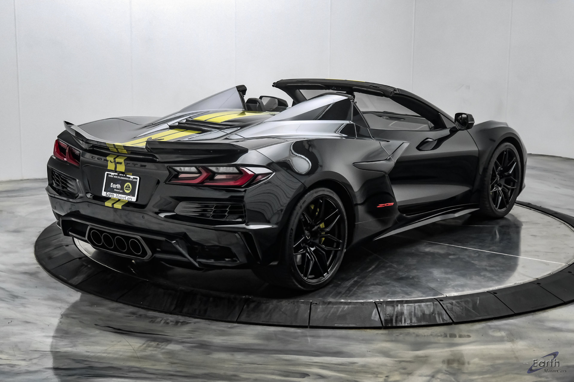 Used 2023 Chevrolet Corvette Z06 w/ Stealth Interior Trim Package RWD image 23