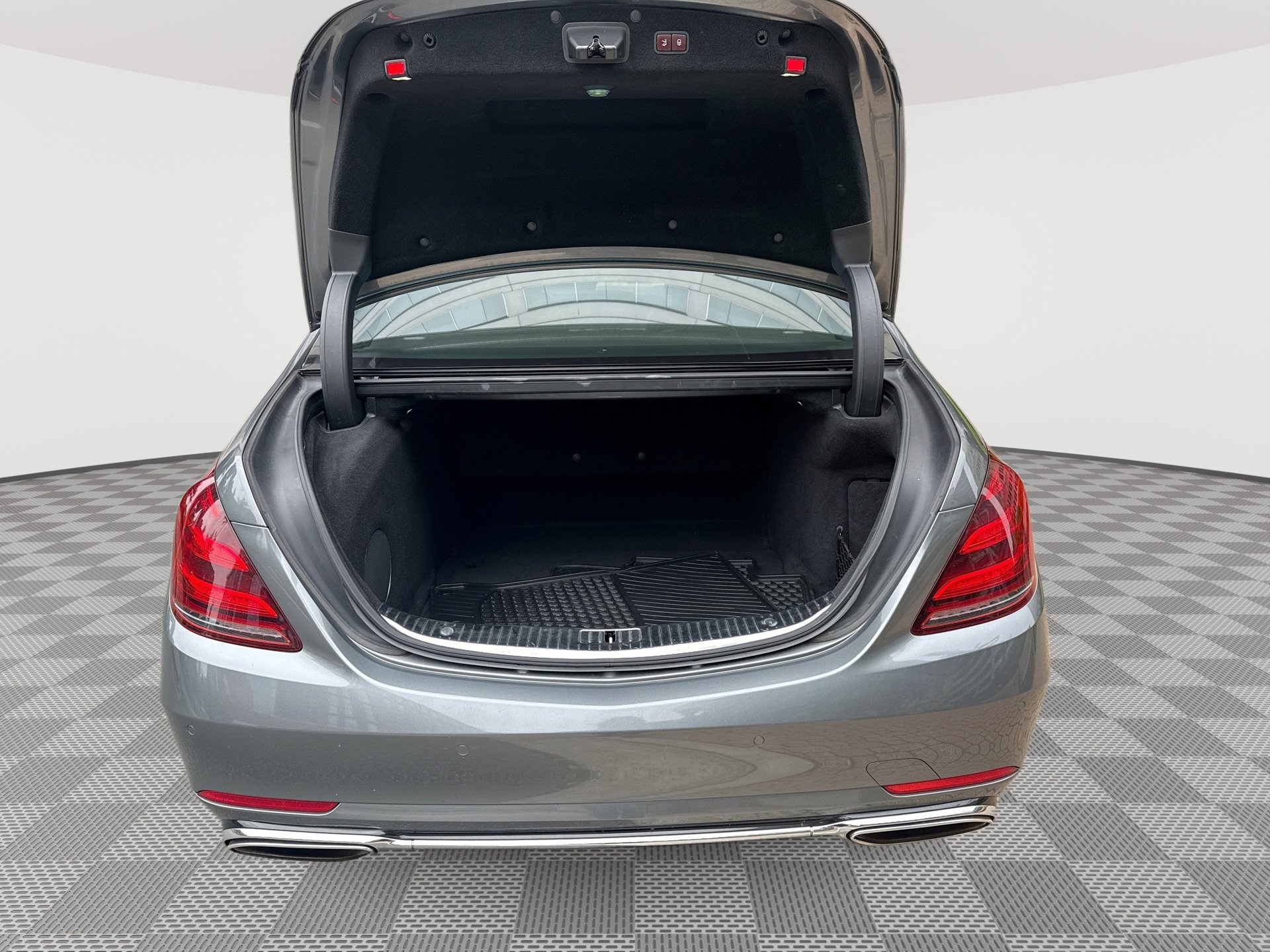 Used 2019 Mercedes-Benz S 560 4MATIC Sedan image 21