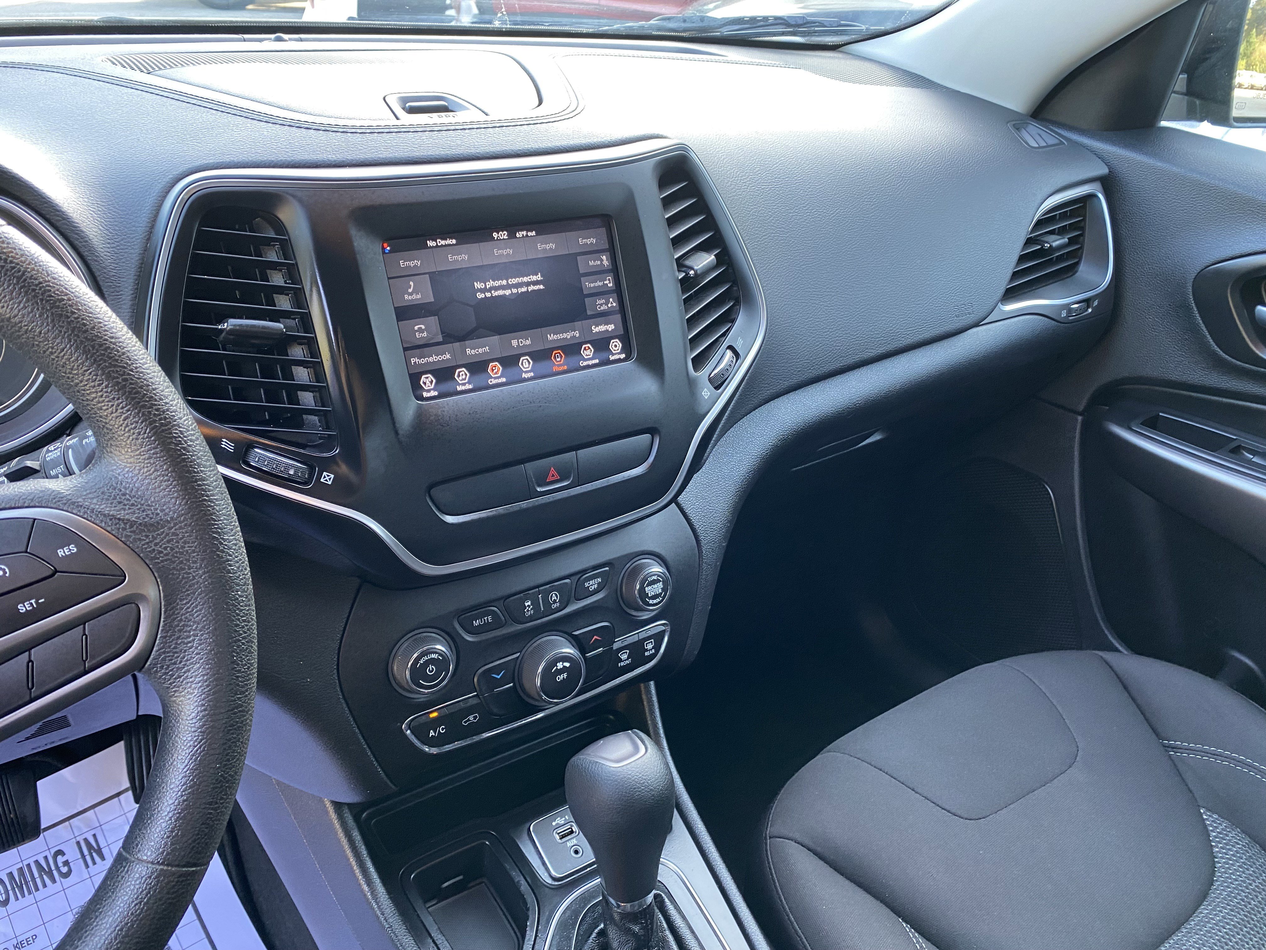 Used 2020 Jeep Cherokee Latitude FWD image 23