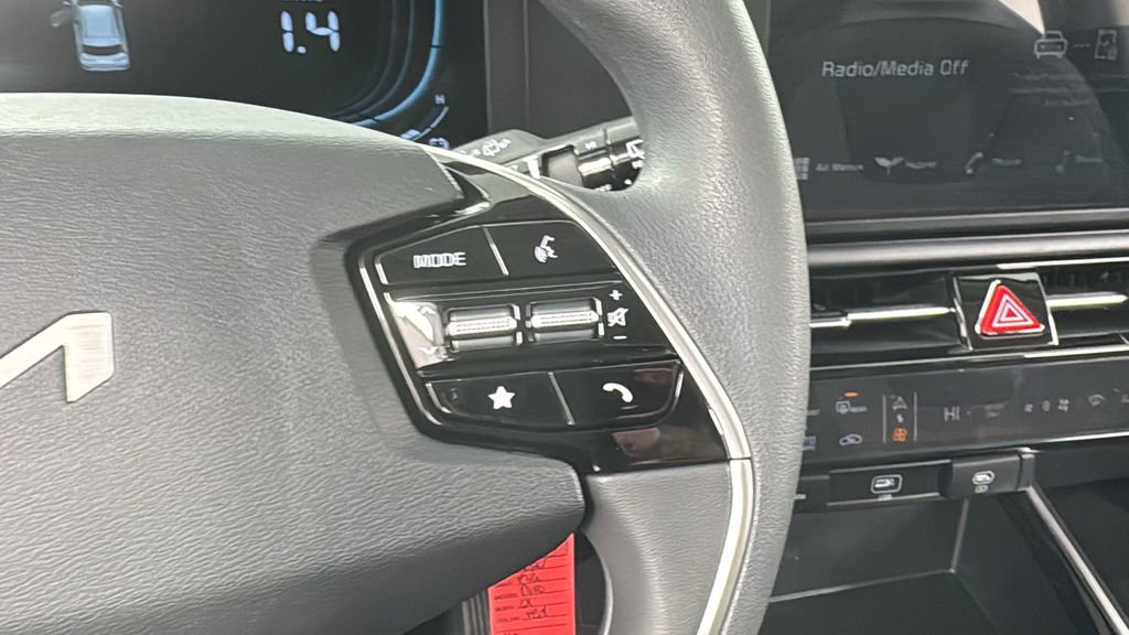 Used 2025 Kia Niro LX image 22