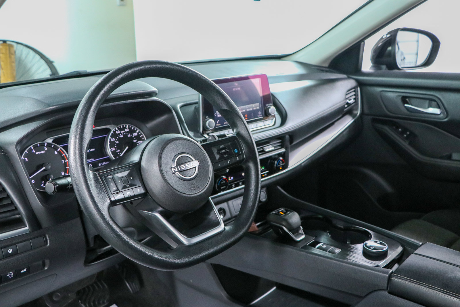 Used 2024 Nissan Rogue SV AWD/4WD image 22