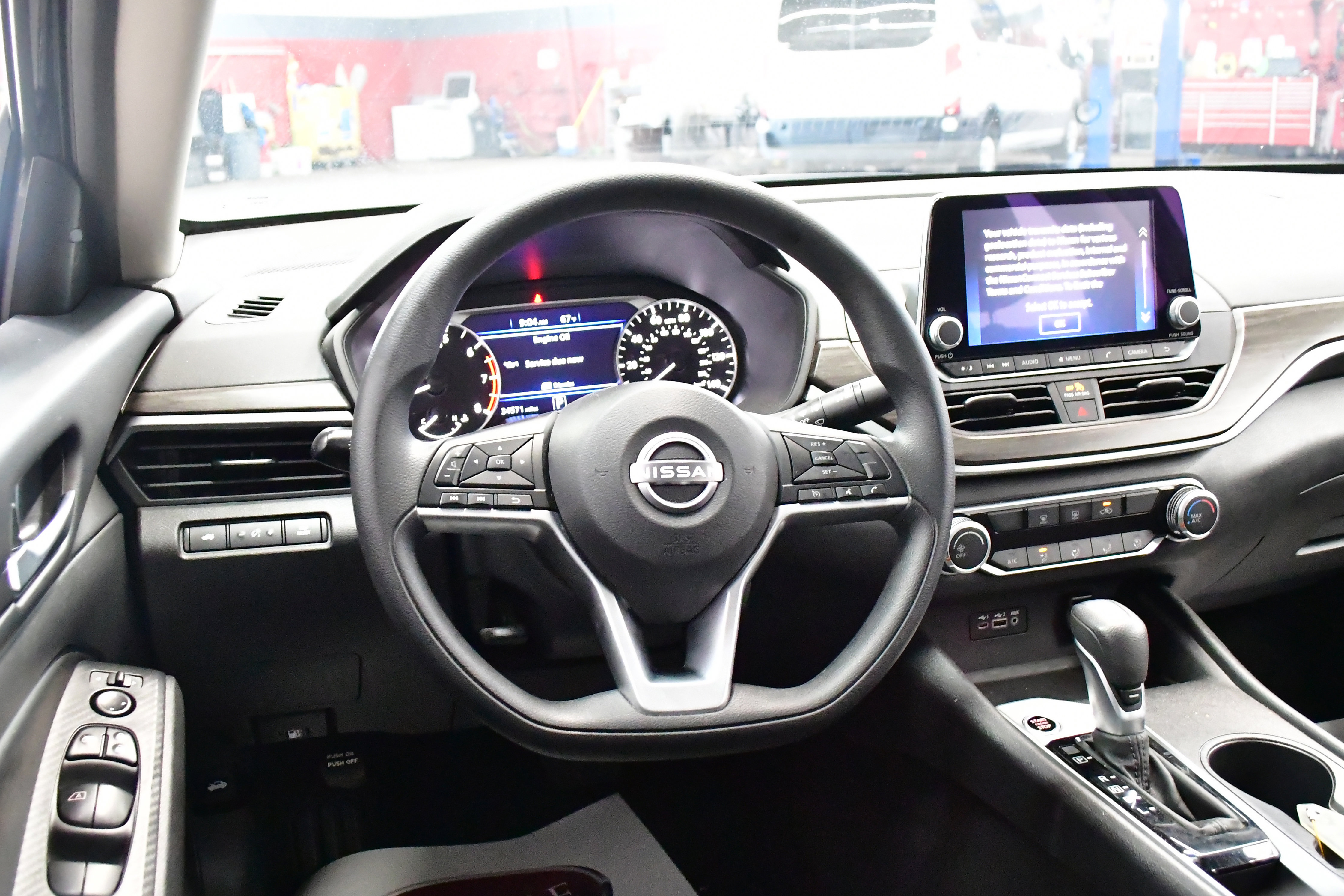 Used 2025 Nissan Altima 2.5 SV FWD image 8