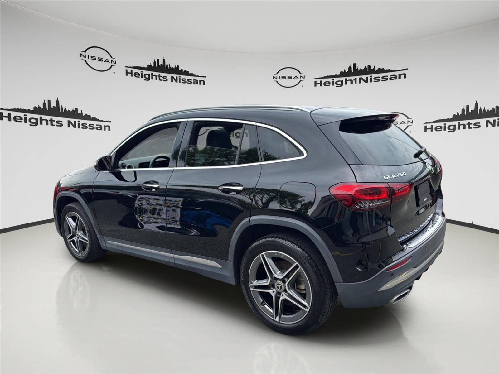Used 2023 Mercedes-Benz GLA 250 4MATIC image 2