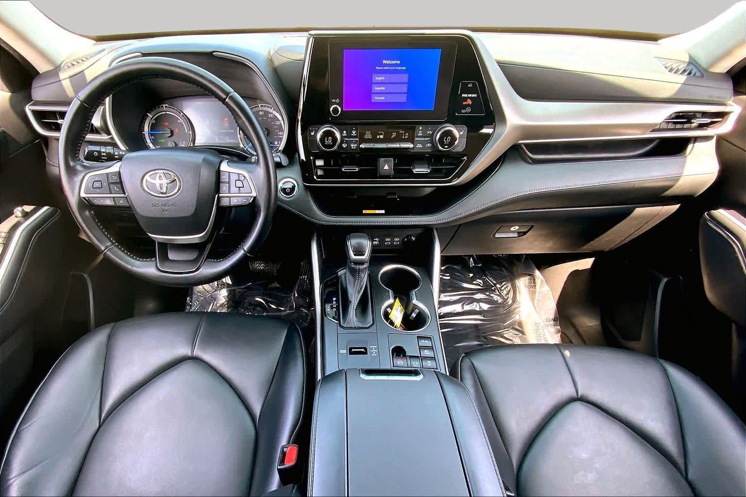 Used 2023 Toyota Highlander XLE AWD/4WD image 16