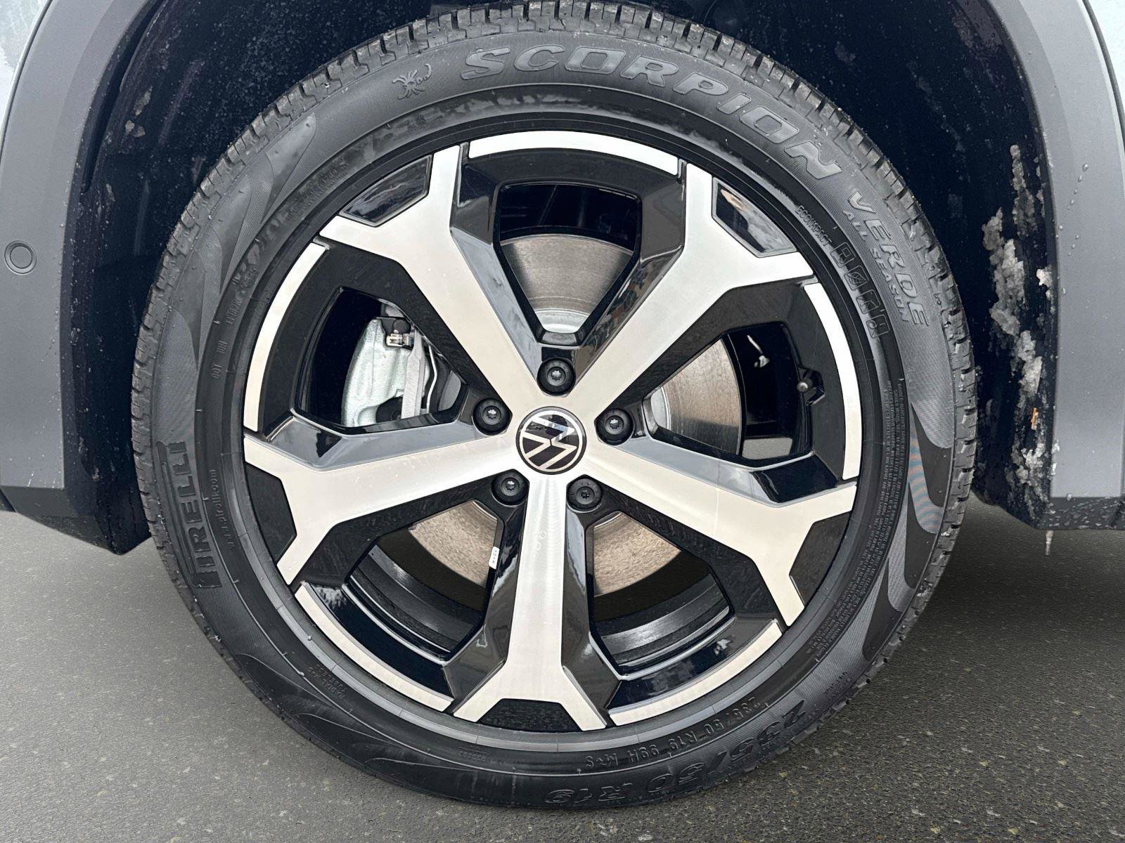 New 2026 Volkswagen Tiguan SE image 9