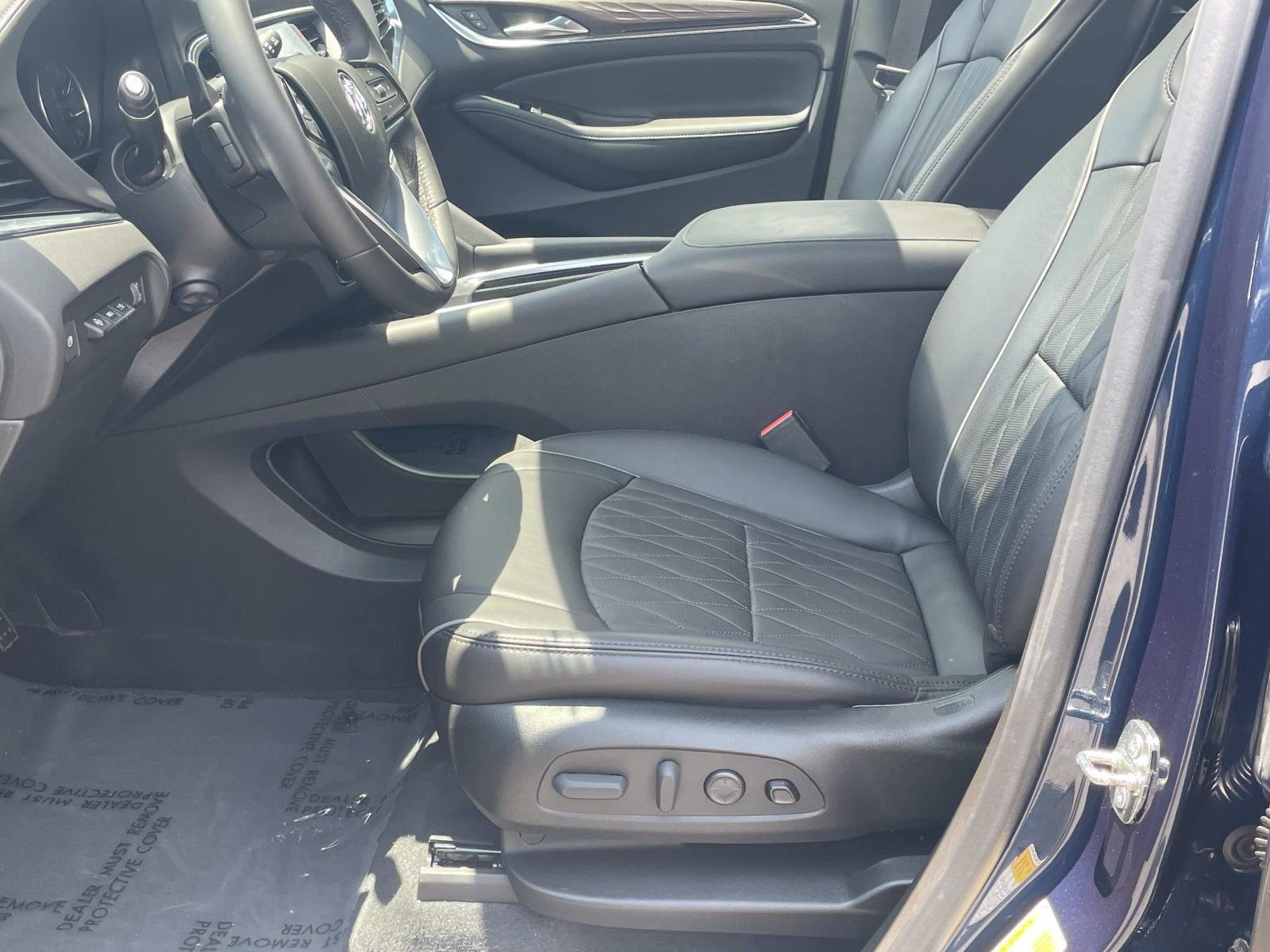 Used 2022 Buick Enclave Avenir w/ Avenir Technology Package AWD/4WD image 17