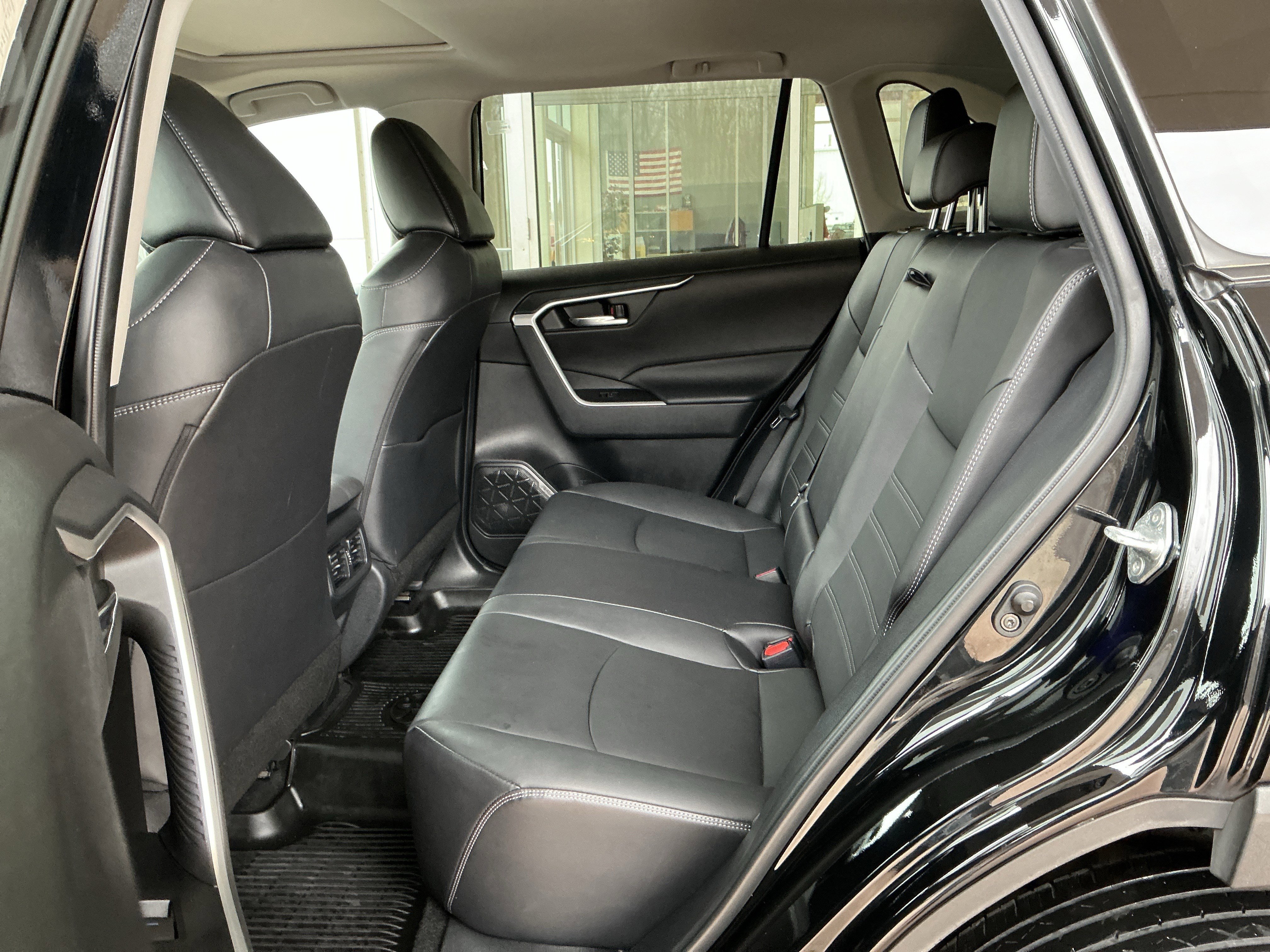 Used 2022 Toyota RAV4 XLE Premium FWD image 17