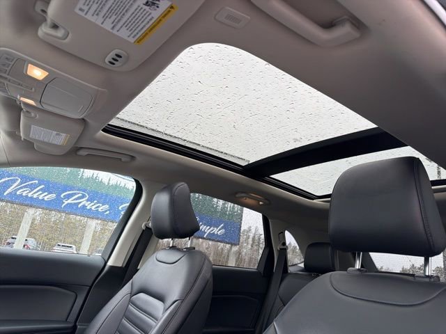 Used 2023 Ford Edge SEL w/ Convenience Package image 11