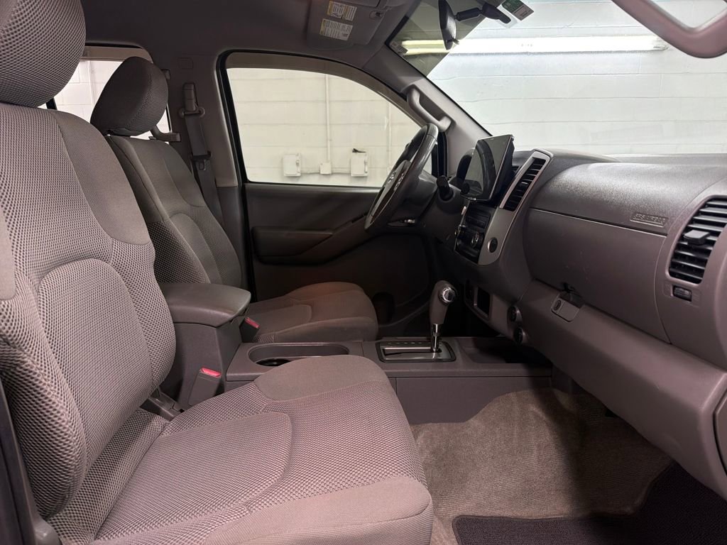 Used 2014 Nissan Frontier SV image 25