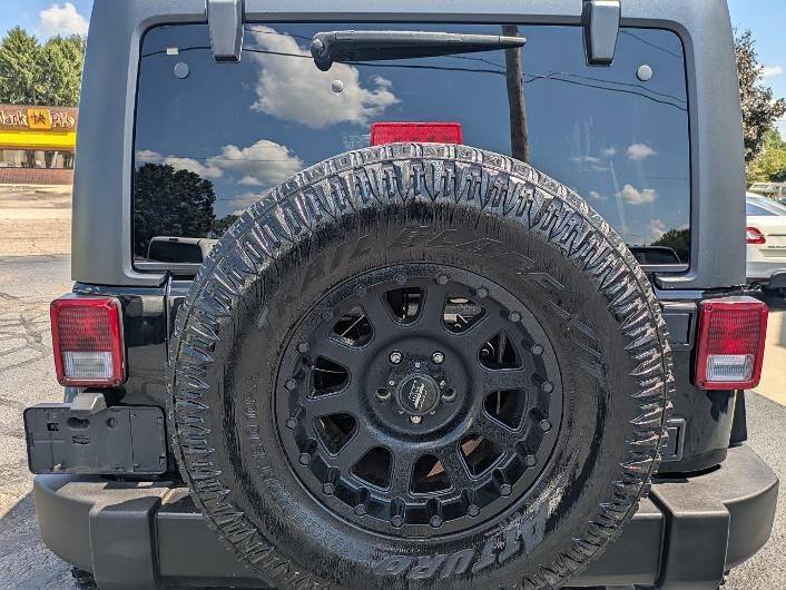 Used 2015 Jeep Wrangler Unlimited Sahara w/ Connectivity Group AWD/4WD image 8