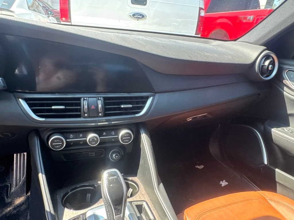 Used 2022 Alfa Romeo Giulia Ti AWD/4WD image 10