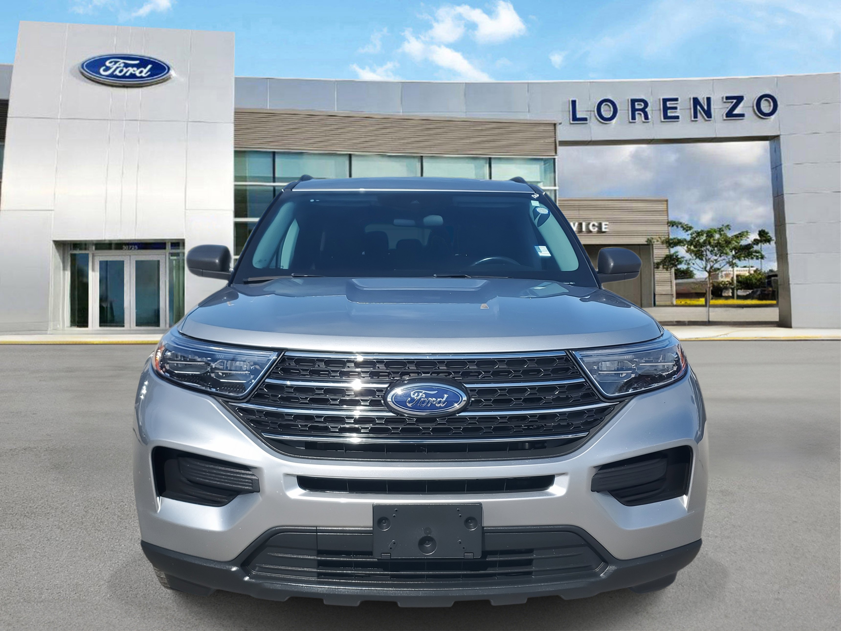Used 2023 Ford Explorer XLT image 2
