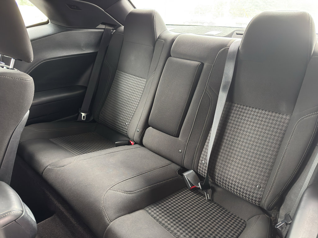 Used 2016 Dodge Challenger SXT RWD image 18