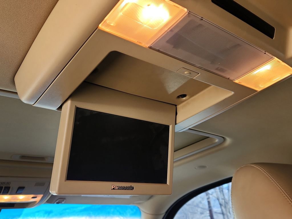 Used 2013 Cadillac Escalade Luxury image 10