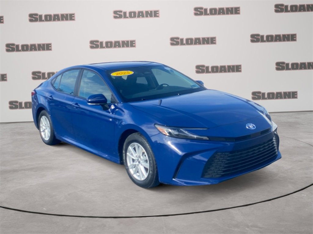 Used 2025 Toyota Camry LE image 7
