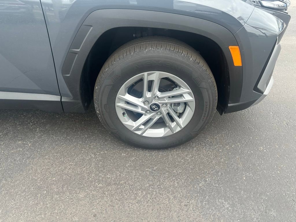 Certified 2025 Hyundai Tucson SE image 30