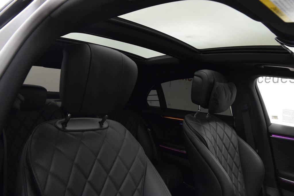 Used 2025 Mercedes-Benz S 580e 4MATIC Sedan image 17