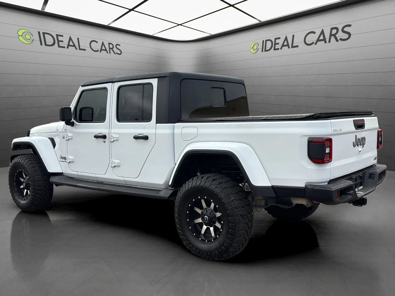 Used 2020 Jeep Gladiator Overland w/ LED Lighting Group AWD/4WD image 8