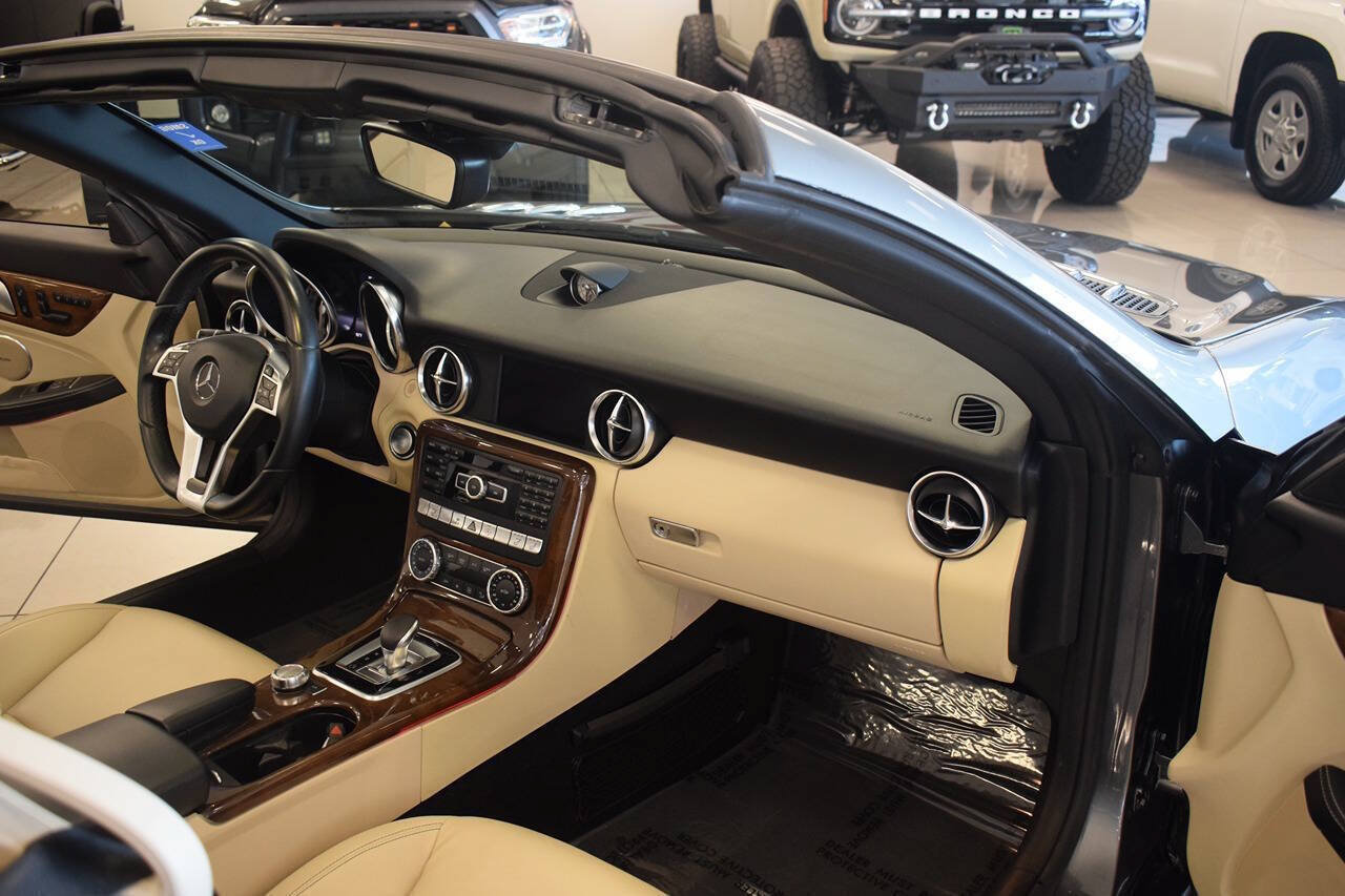Used 2016 Mercedes-Benz SLK 300 image 20