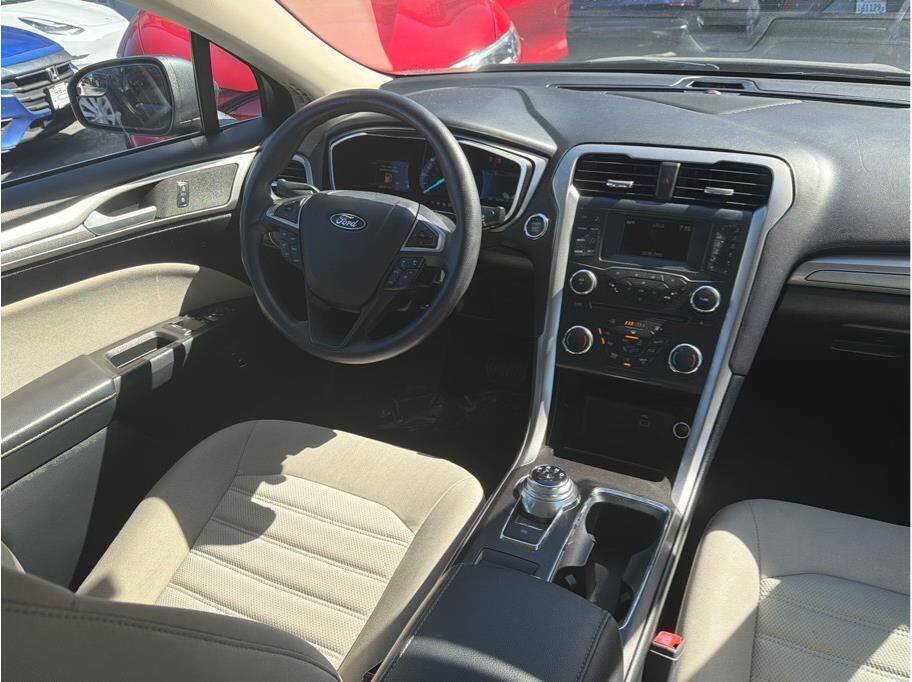 Used 2018 Ford Fusion S FWD image 5