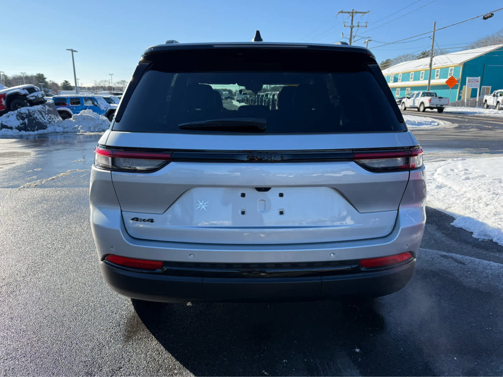 Used 2025 Jeep Grand Cherokee Altitude image 7