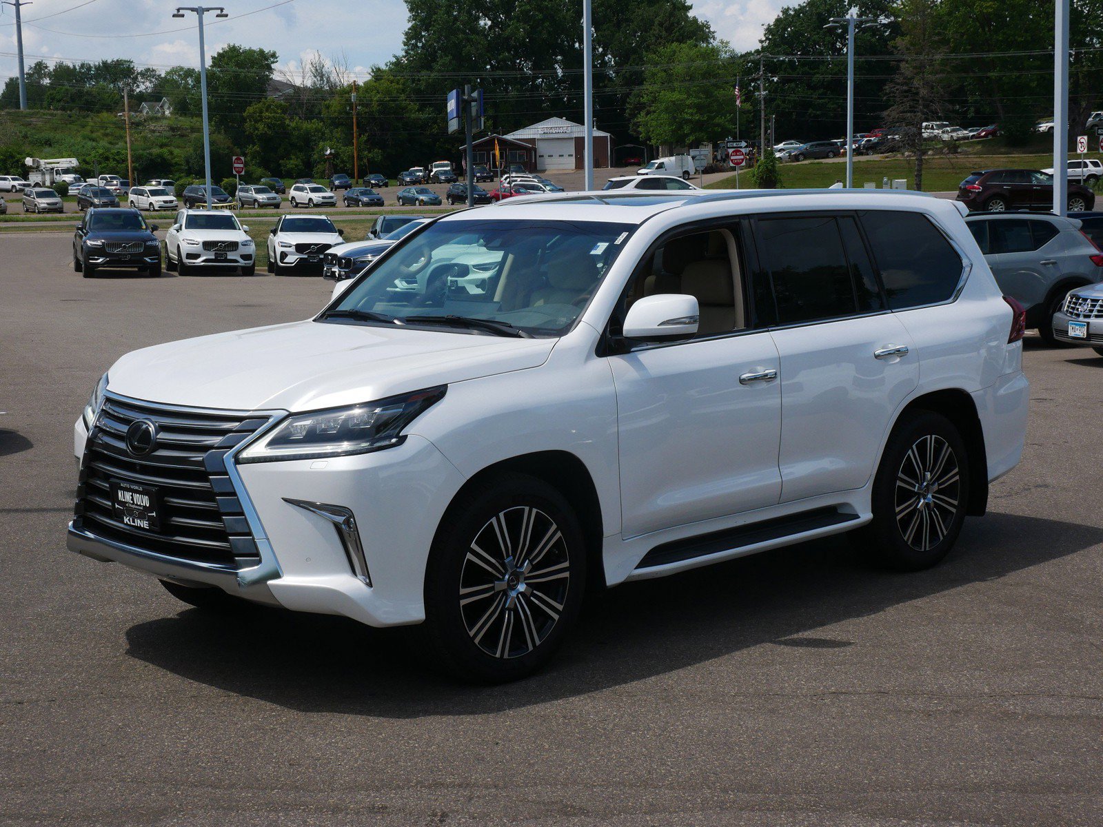 Used 2021 Lexus LX 570 4WD w/ Luxury Package image 3
