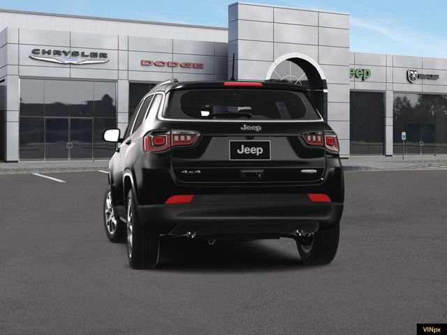 Used 2024 Jeep Compass Latitude w/ Sun and Sound Group AWD/4WD image 13