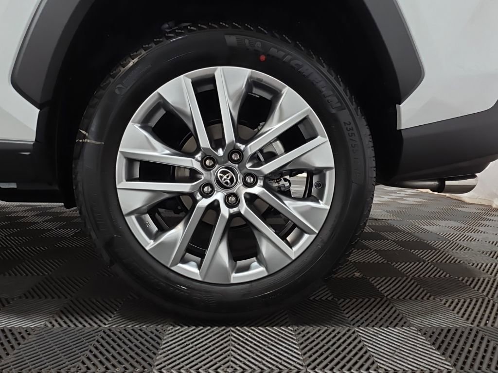 Used 2025 Toyota RAV4 XLE Premium image 33