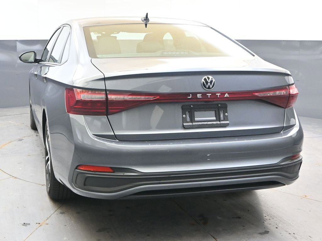 Used 2025 Volkswagen Jetta Sport image 4