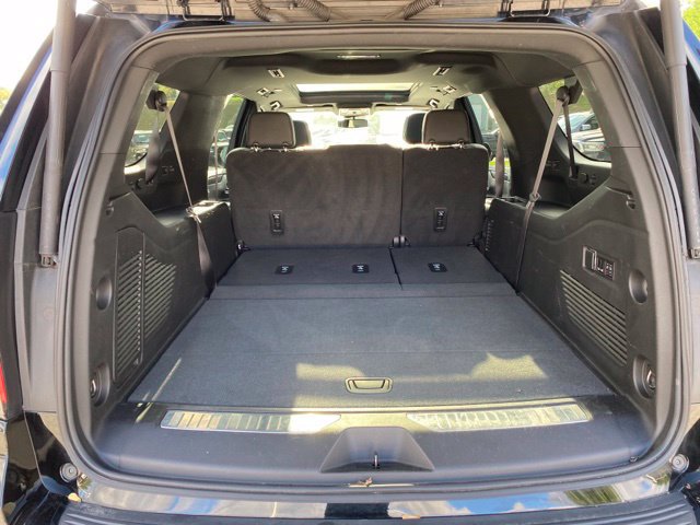Used 2023 Chevrolet Suburban Z71 w/ Luxury Package AWD/4WD image 9