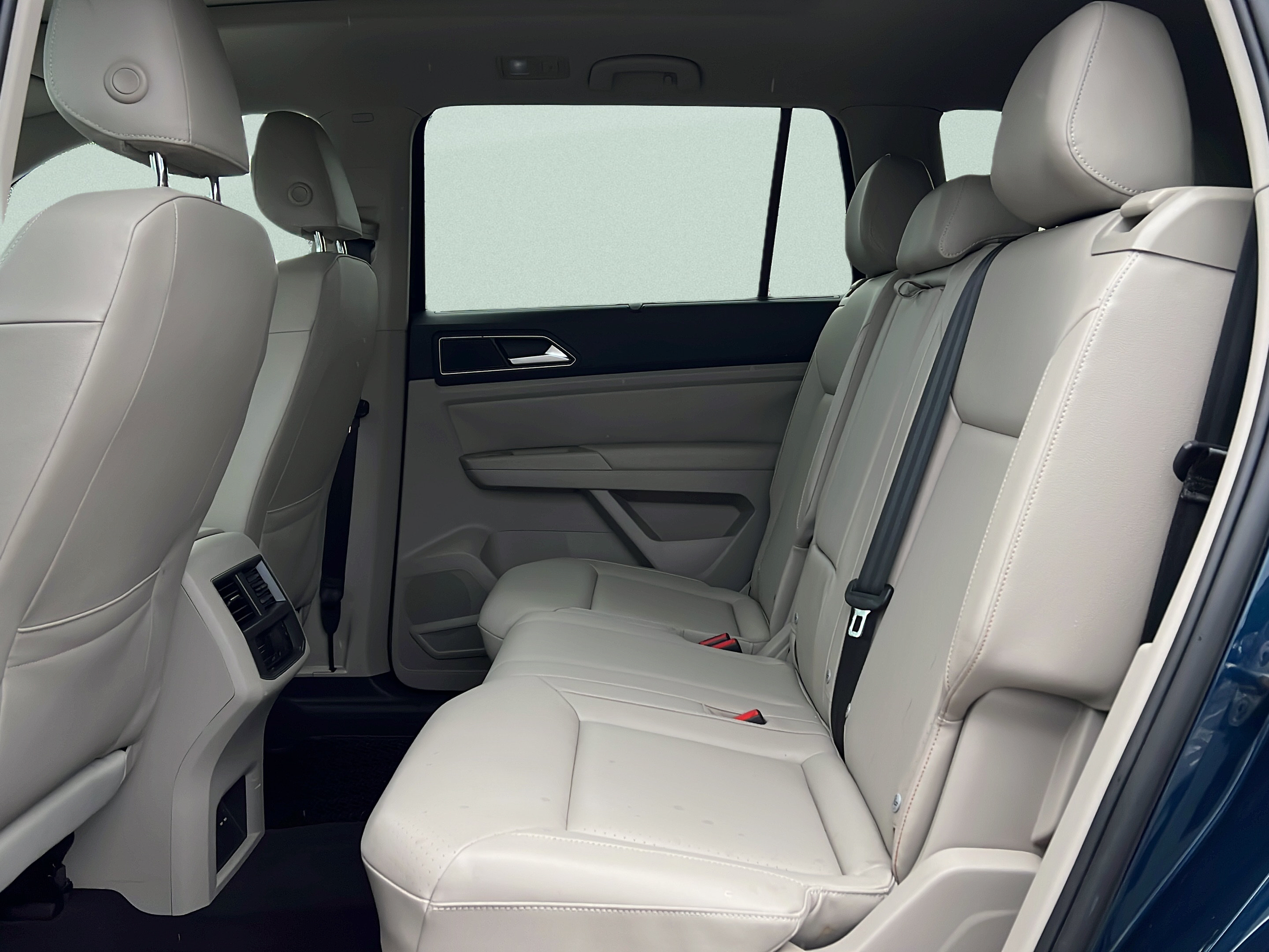 Used 2018 Volkswagen Atlas SEL FWD image 10