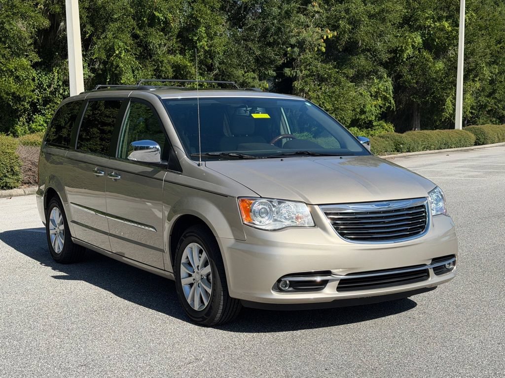 Used 2016 Chrysler Town & Country Limited Platinum FWD image 7