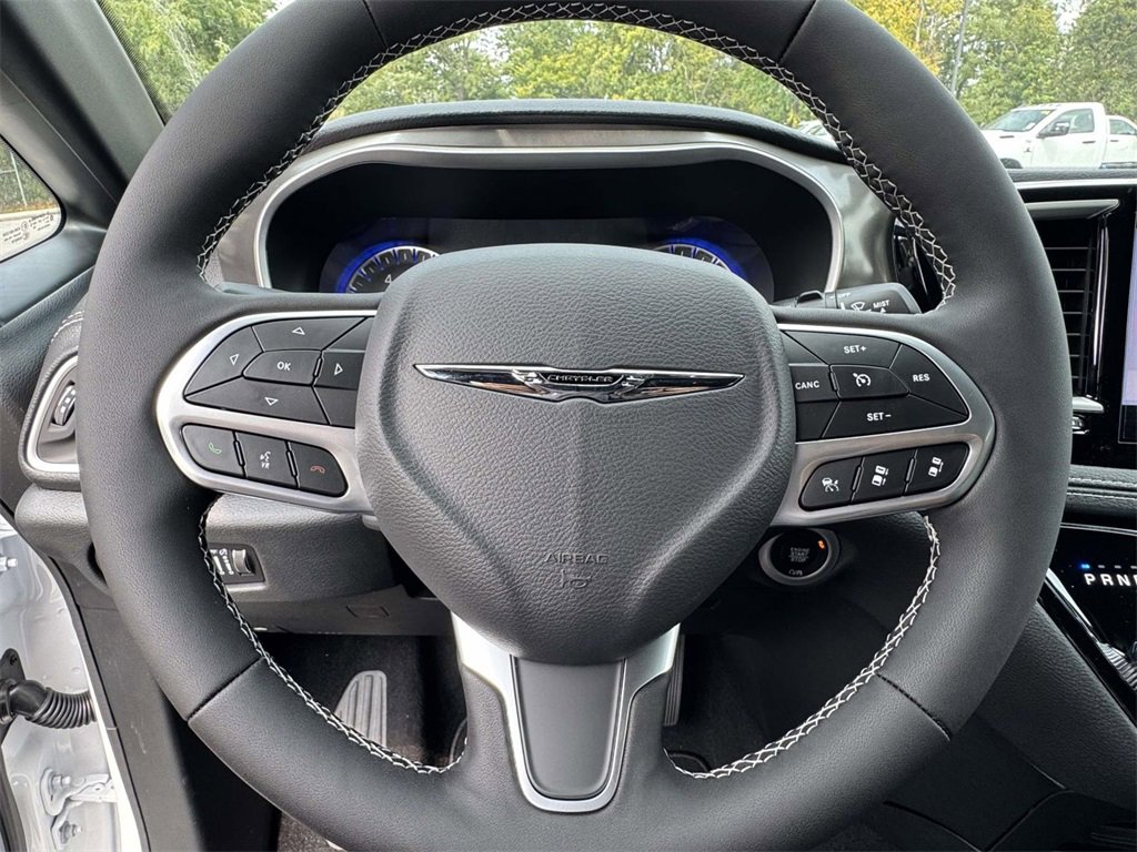 New 2026 Chrysler Pacifica Select image 17