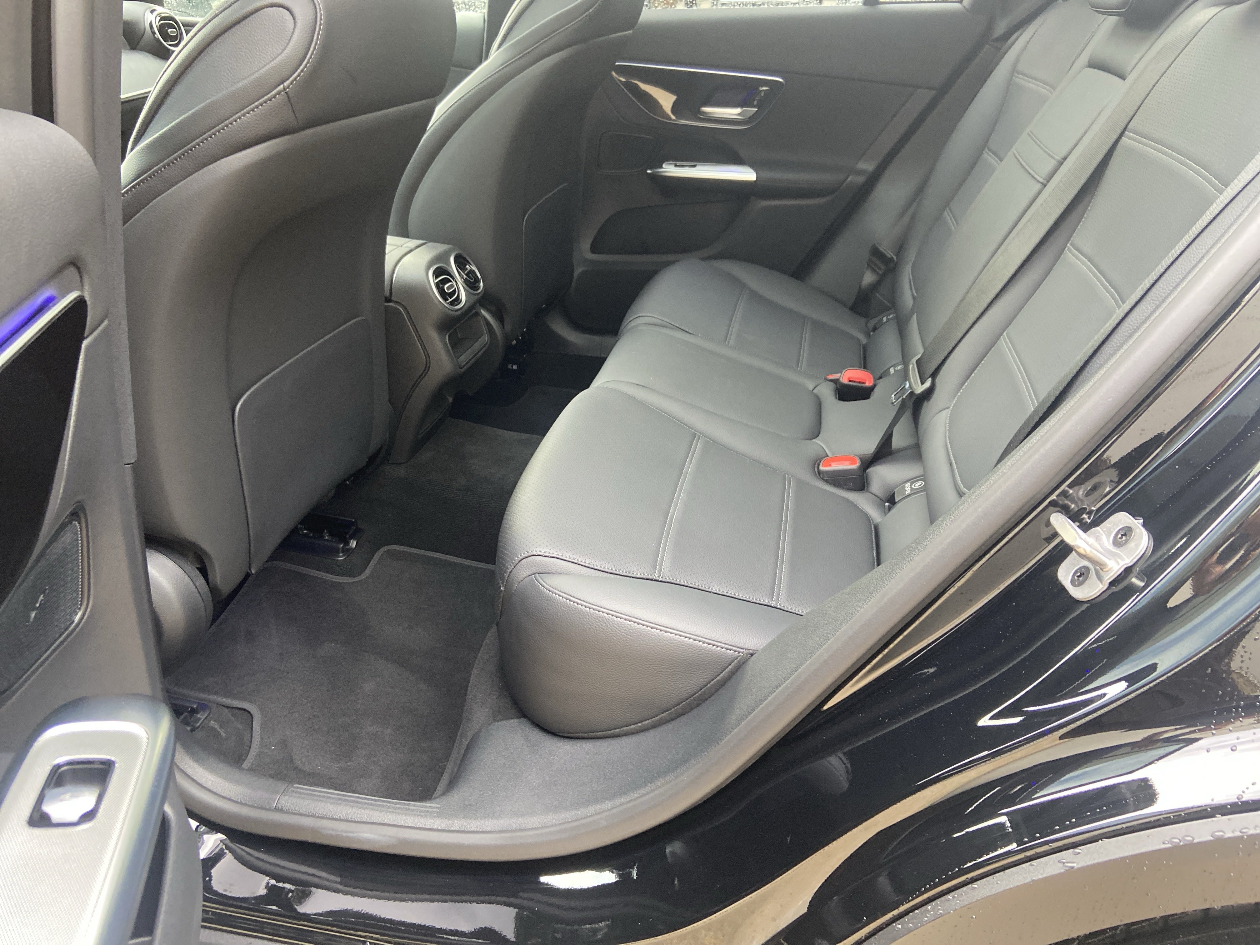 Certified 2025 Mercedes-Benz GLC 300 image 40