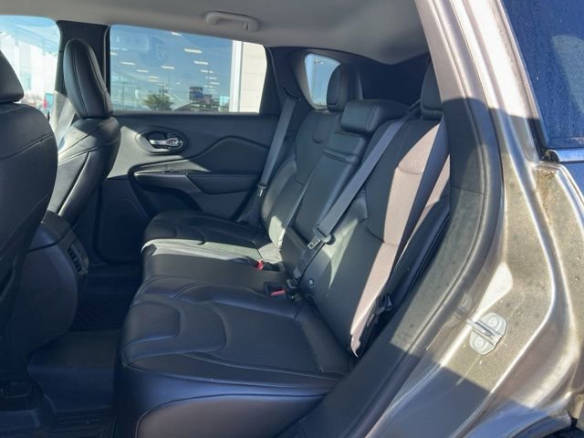 Used 2019 Jeep Cherokee Limited AWD/4WD image 13