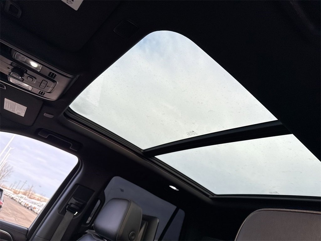 Used 2021 Chevrolet Tahoe RST w/ Luxury Package image 22