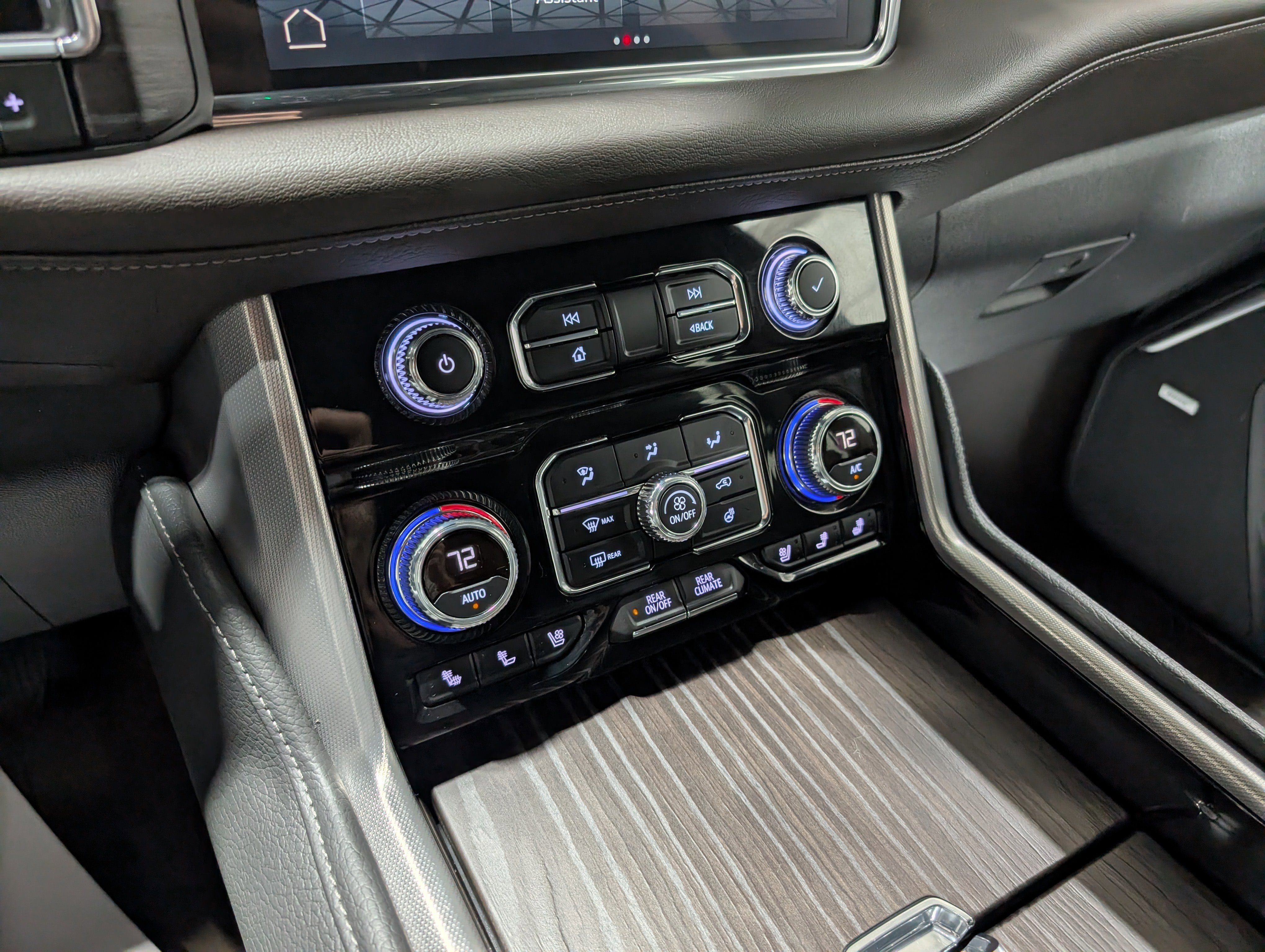 Used 2023 GMC Yukon XL Denali w/ Denali Reserve Package image 28