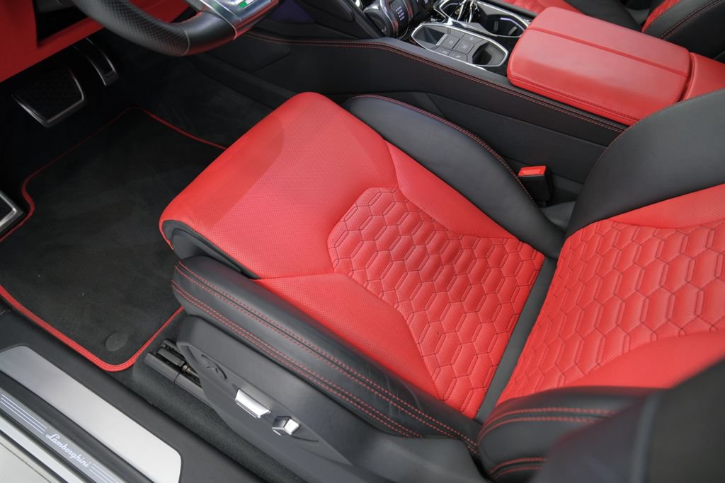 Used 2022 Lamborghini Urus AWD/4WD image 13
