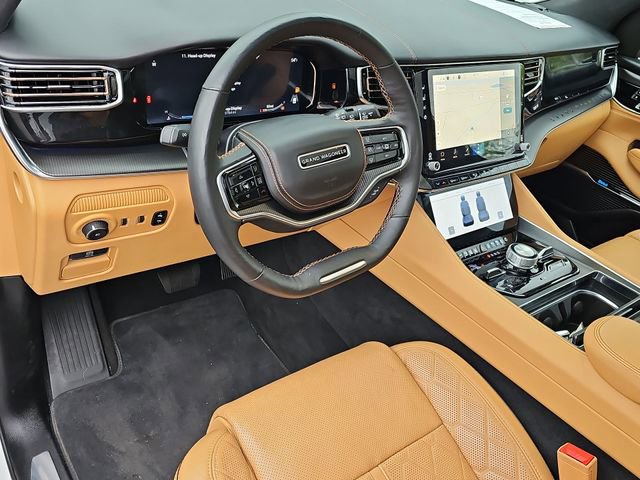 Used 2025 Jeep Grand Wagoneer Series III w/ Rear Seat Video Group 1 AWD/4WD image 11