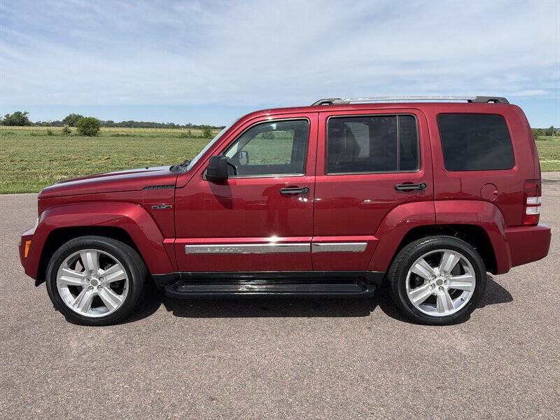 Used 2012 Jeep Liberty Limited Jet w/ Comfort/Convenience Group AWD/4WD image 2