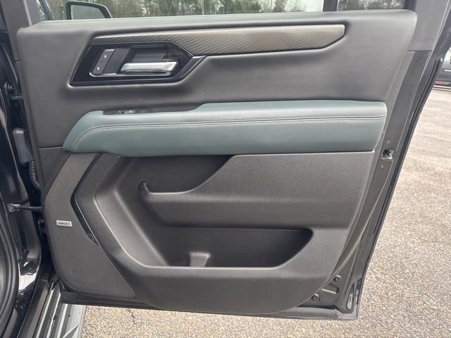 Used 2025 GMC Yukon XL AT4 AWD/4WD image 32