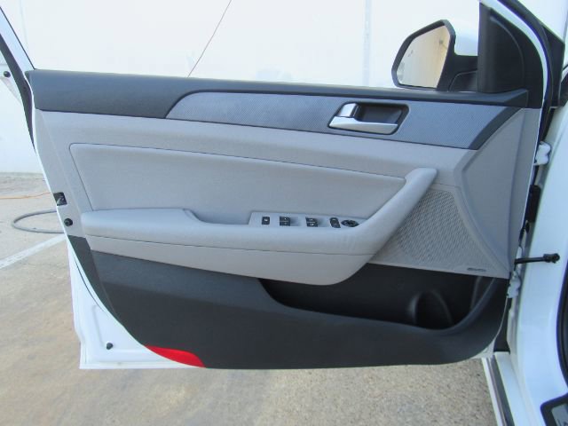 Used 2017 Hyundai Sonata Plug-In Hybrid image 11