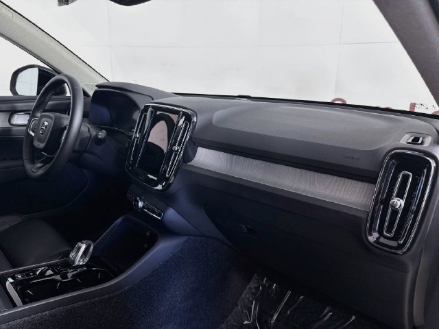 Used 2026 Volvo XC40 B5 Plus AWD/4WD image 29