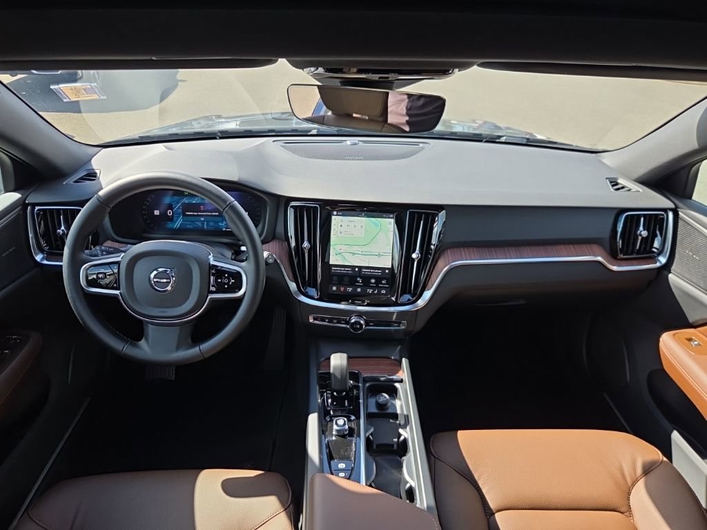 Certified 2025 Volvo V60 B5 Cross Country Plus image 5